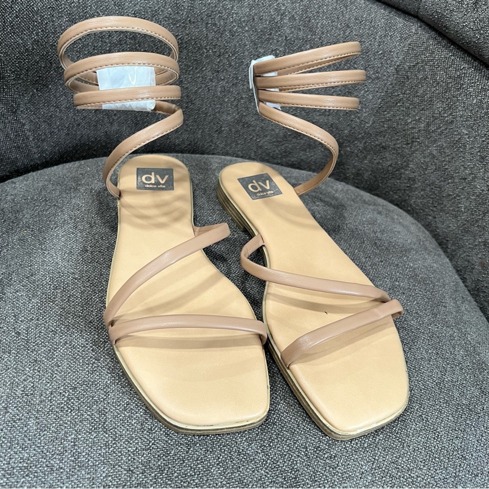Dolce Vita flat Malone Strapy Sandals size 8.5